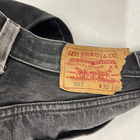 Vintage Levi’s Distressed Black 501 Straight Leg Buttony Denim Jeans - W 30 L 32 - Picture 5 of 6